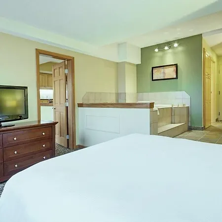 Mountain Side Hotel Whistler By Executive Exterior photo