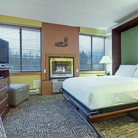 Mountain Side Hotel Whistler By Executive Exterior photo